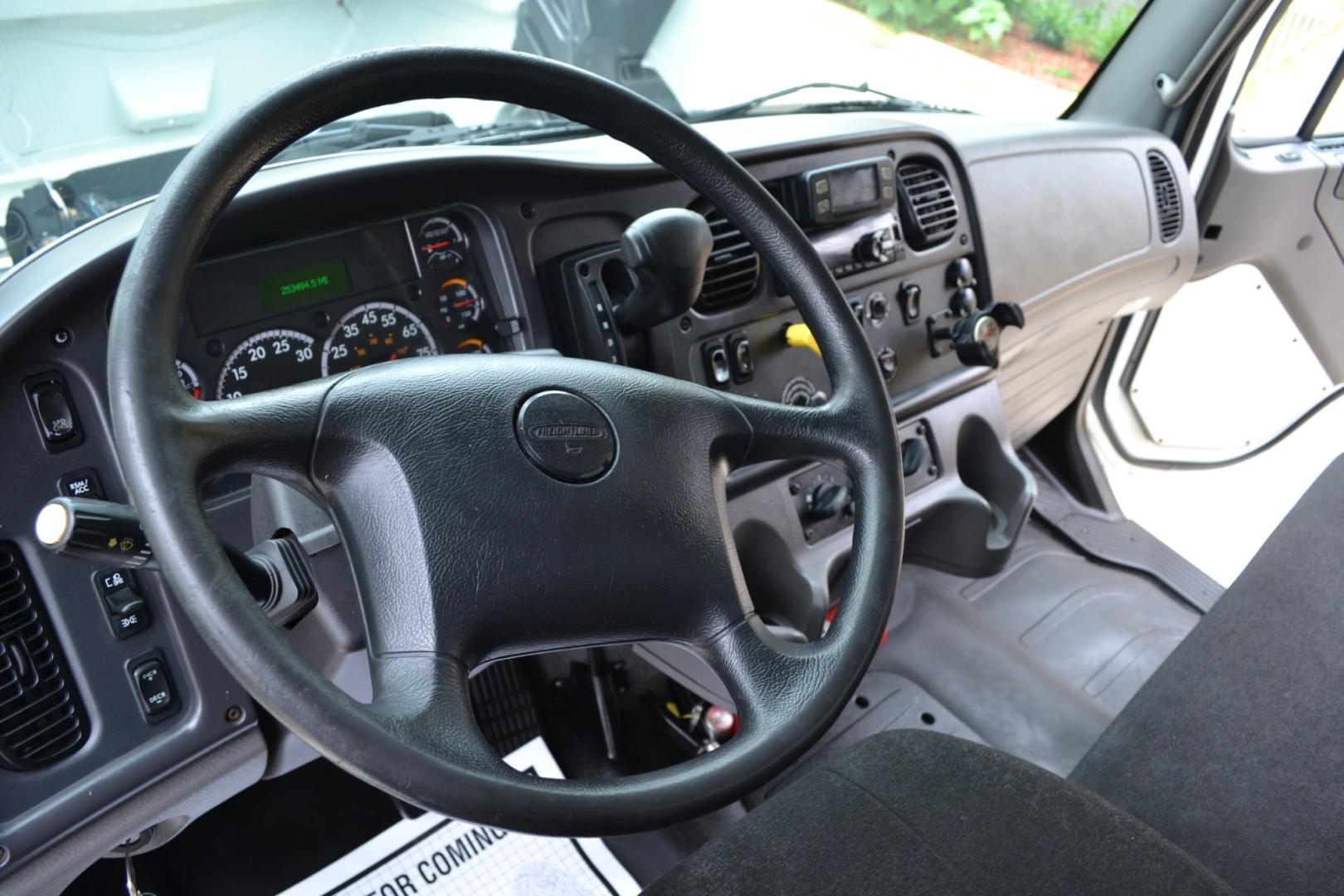 2019 WHITE /BLACK FREIGHTLINER M2-106 with an CUMMINS B6.7L 240HP engine, ALLISON 2500RDS AUTOMATIC transmission, located at 9172 North Fwy, Houston, TX, 77037, (713) 910-6868, 29.887470, -95.411903 - Photo#14